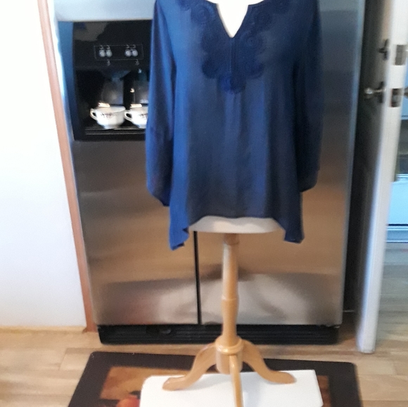 Zach & Rachel Petite  Top.     A 17 - Picture 4 of 6